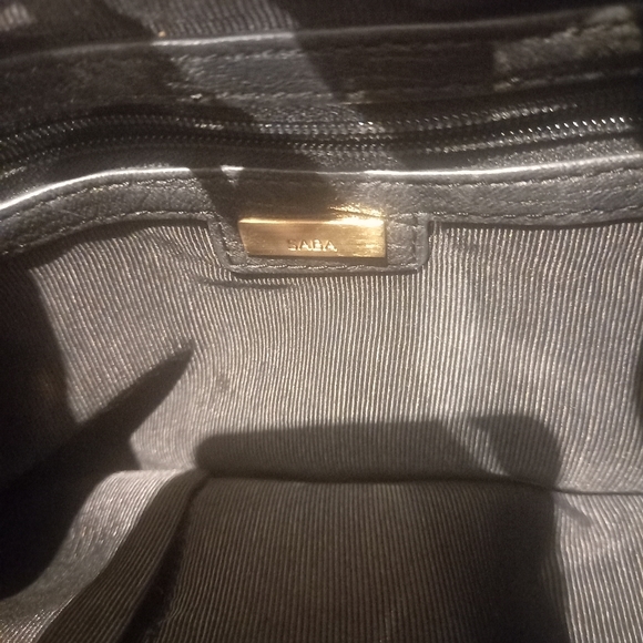 Vintage Saba black leather cross body shoulder bucket bag with gold hardware. - Picture 6 of 6